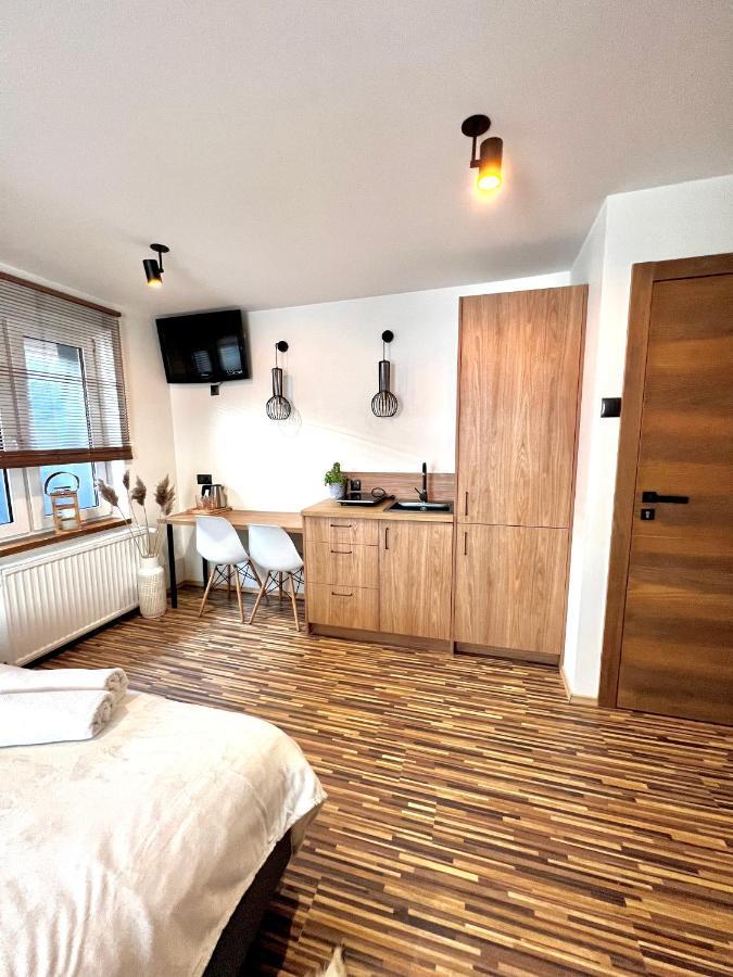 "Ku Sloncu" -Pokoje& Apartamenty - Ястшембя-Гура Экстерьер фото